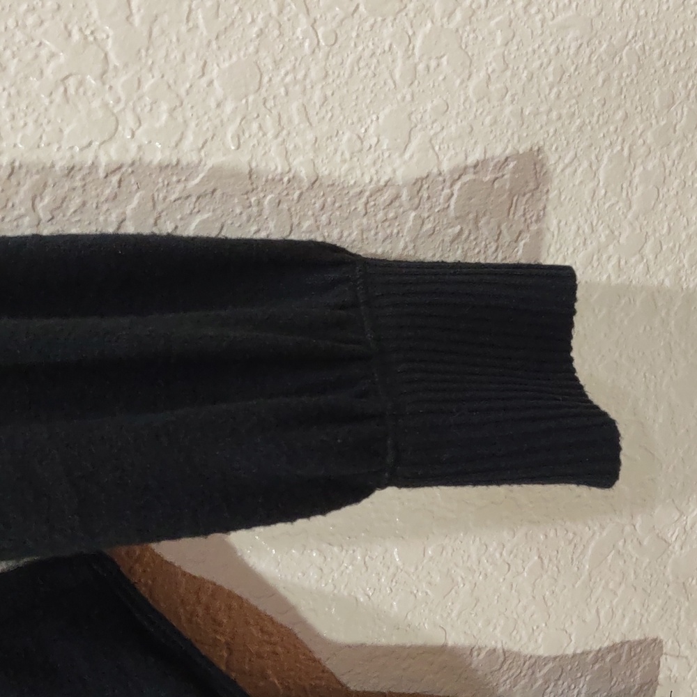 ABERCROMBIE & FITCH TOP. - Picture 5 of 11